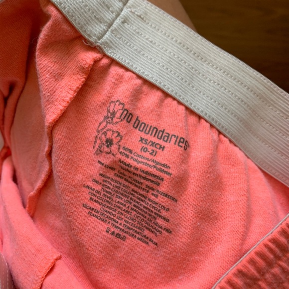 Tank top and shorts - Picture 3 of 4